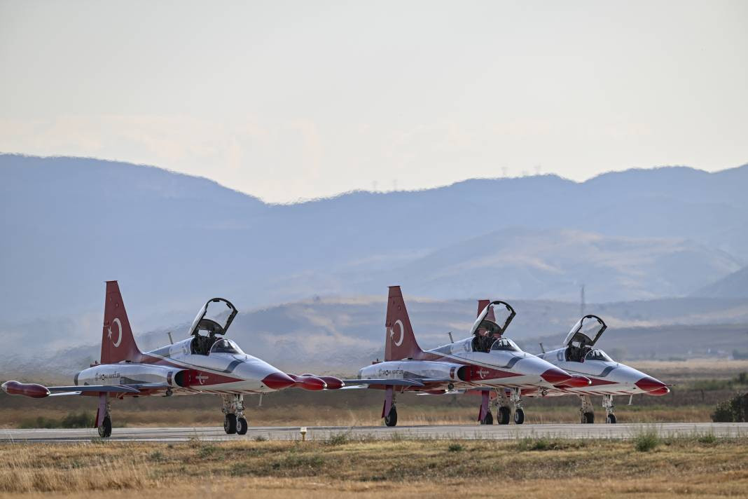 Türk Yıldızları’ndan 30 Ağustos’ta Anıtkabir’de saygı uçuşu - Resim: 16